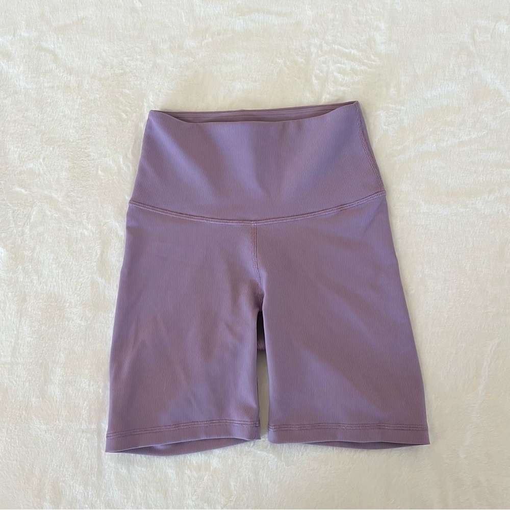 Aritzia TNAbody atmosphere ribbed hi-rise 7” short